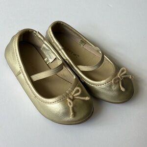 Old Navy Gold Slip-on Dress Shoes Toddler Girl Ballet Flats, Size 6